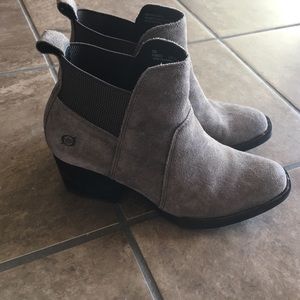 BORN BOOTIES IN TAN. SIZE 8